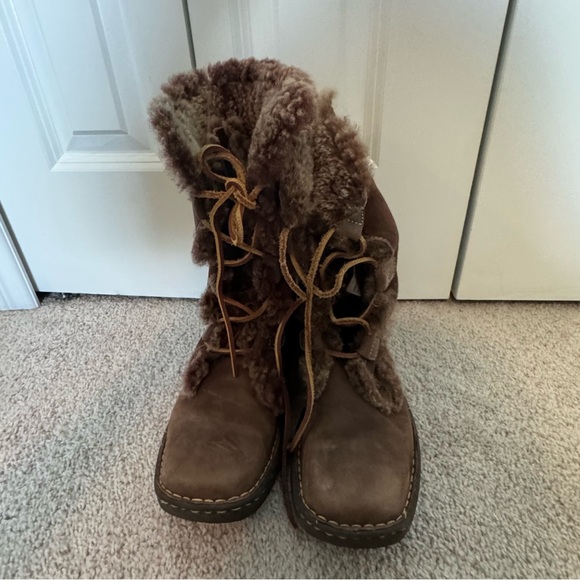 BORN women's fuzzy winter boots - Picture 2 of 12